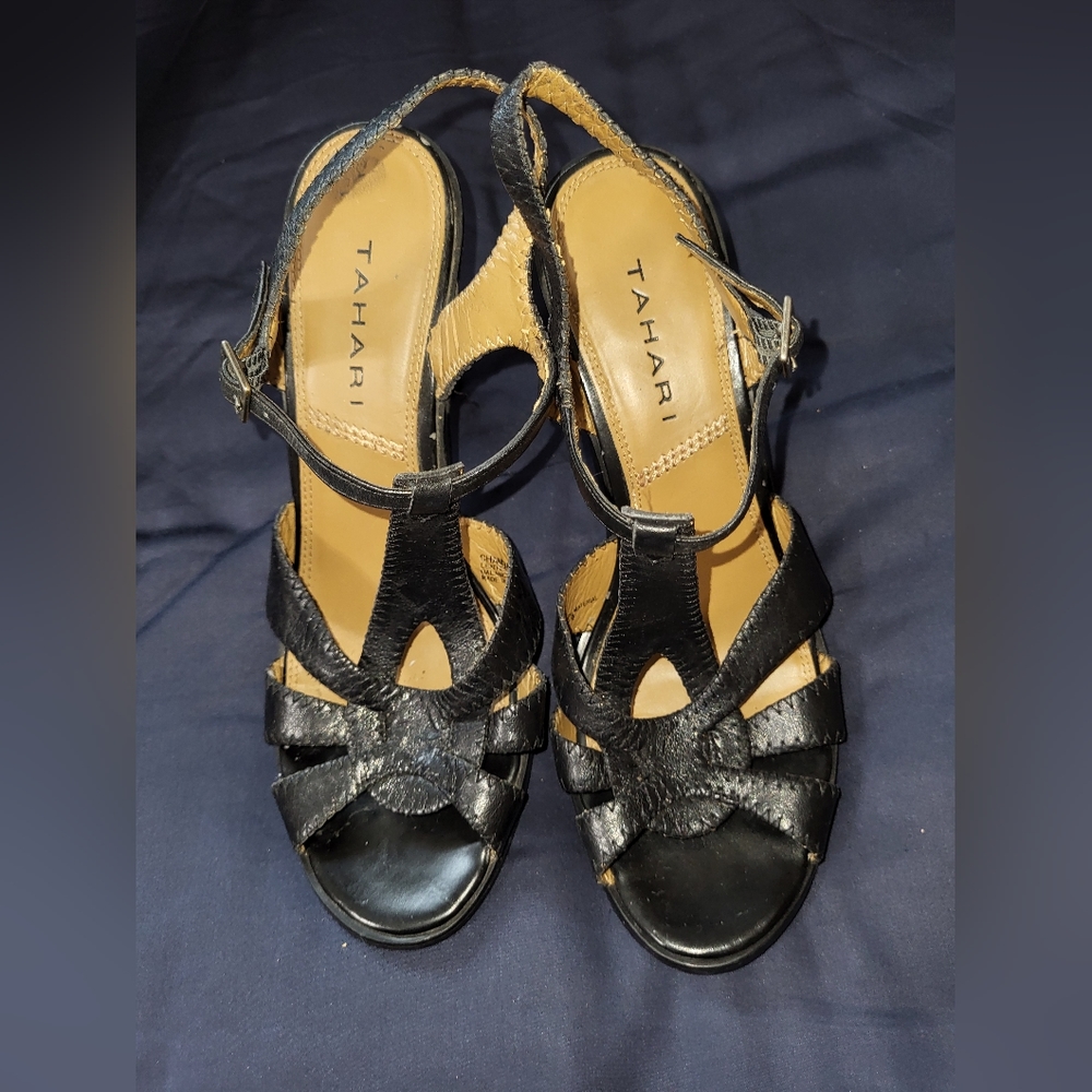 Tahari bkack leather sandals size 8